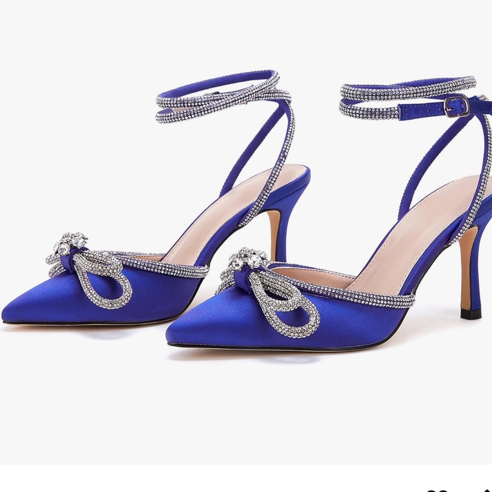 Woman’s blue heels size 7.5